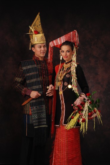 10 Pakaian Adat Sumatera Utara Ragam Baju Tradisional Suku Batak Nbkomputer 7607